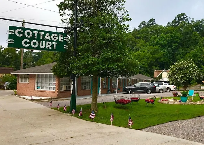 Cheap hotel: Dame Fortune'S Cottage Court