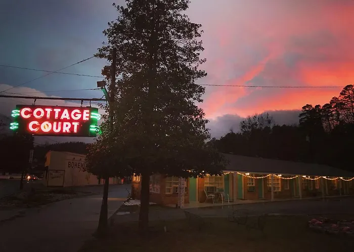 Cheap hotel: Dame Fortune'S Cottage Court